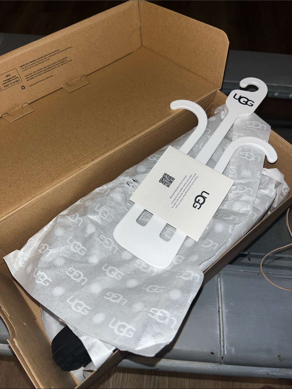 UGG W Sport Yeah Sandals with Logo Strap - Picture 8 of 8